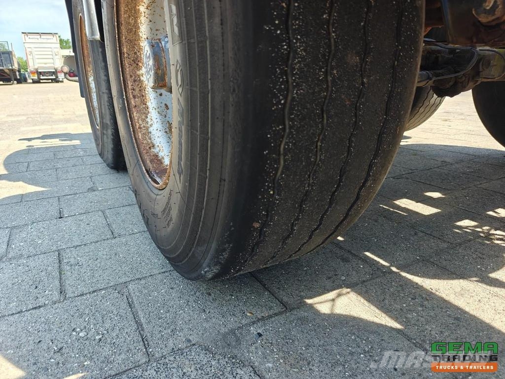 Burg BPO 12 27 CM12 20/30FT TankChassis - 20FT on the b نصف مقطورات حاويات