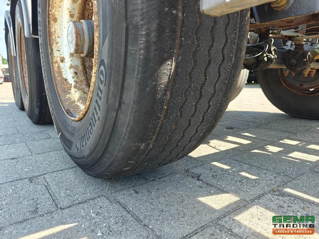 Burg BPO 12 27 CM12 20/30FT TankChassis - 20FT on the b نصف مقطورات حاويات