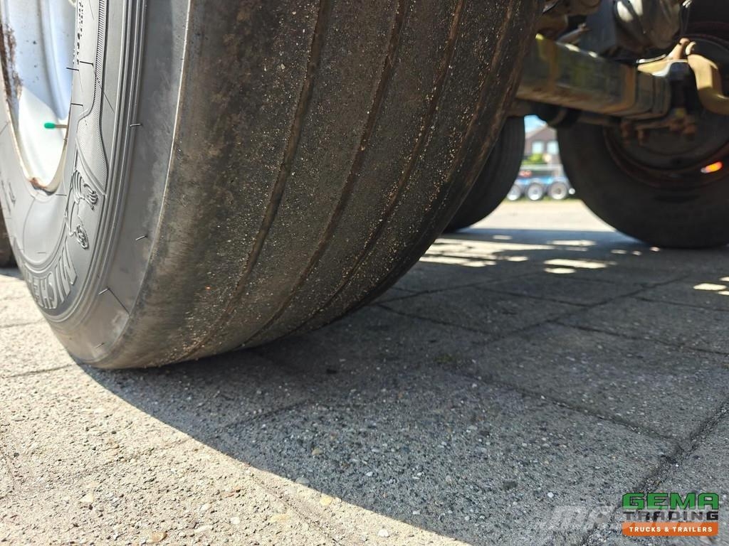 Burg BPO 12 27 CM12 20/30FT TankChassis - 20FT on the b نصف مقطورات حاويات