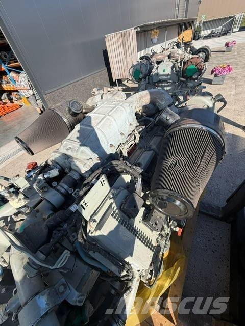 Caterpillar C 32 marine 4884585 1902 bhp @ 2300 rp Caterpillar C 32 marine 4884585 1902 bhp @ 2300 rp Marina motorenheter