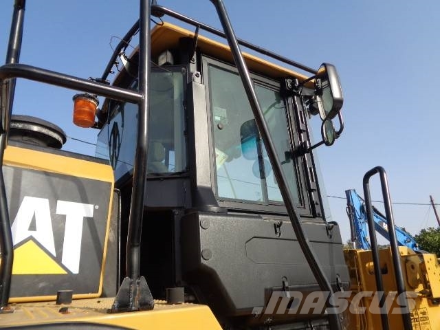 CAT 966K لوادر بعجل