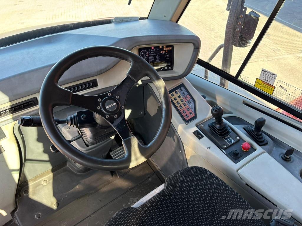Doosan DA 30 6x6 Liigendraamiga pinnaseveokid
