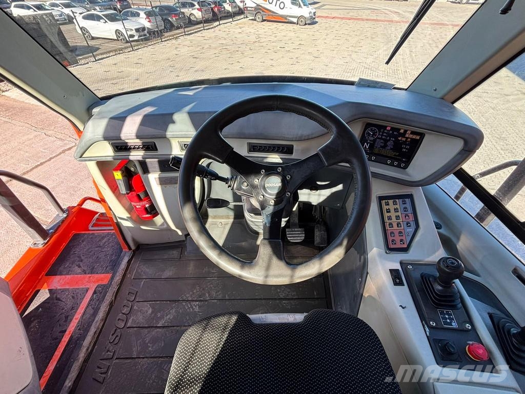 Doosan DA 30 6x6 Liigendraamiga pinnaseveokid