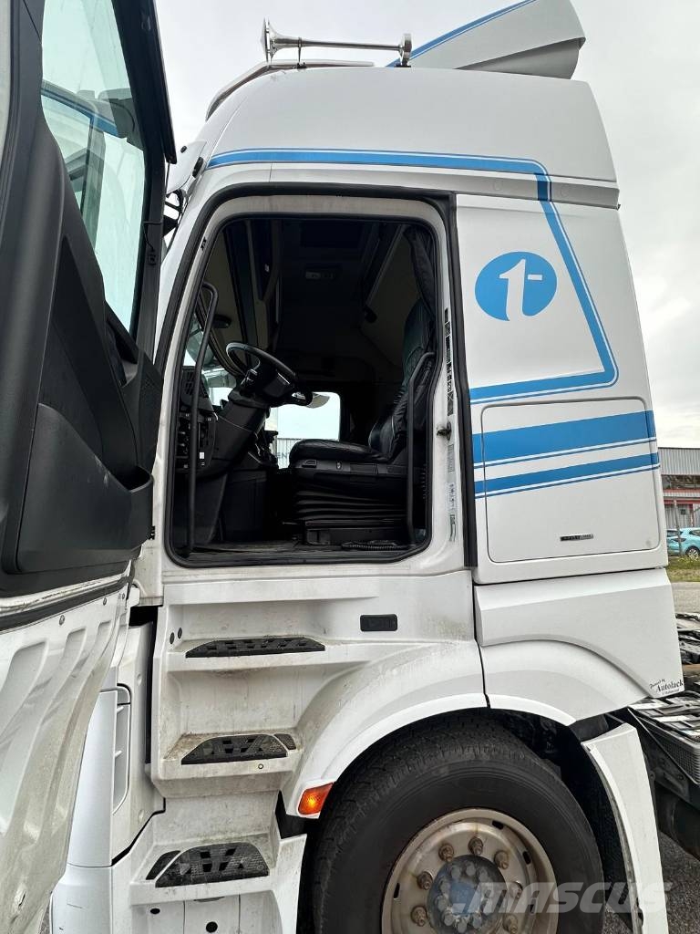 Mercedes-Benz ACTROS 2853 Seria 7724 Furgons