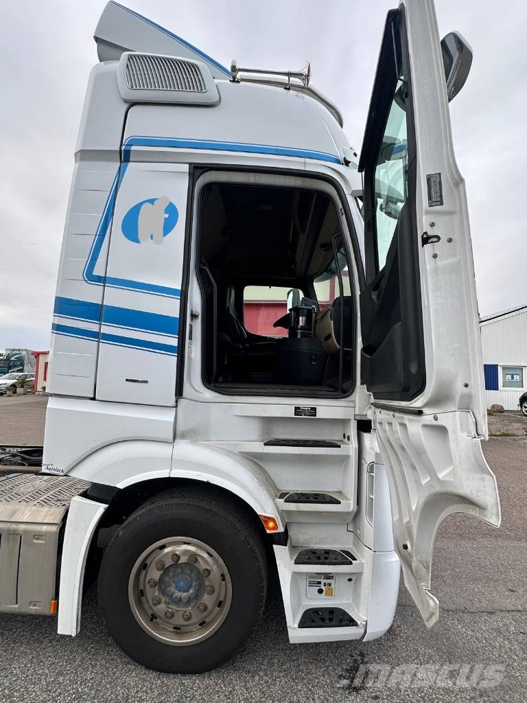 Mercedes-Benz ACTROS 2853 Seria 7724 Furgons