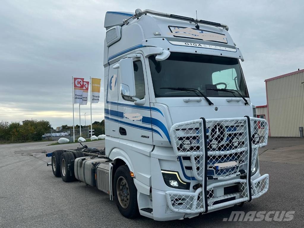 Mercedes-Benz ACTROS 2853 Seria 7724 Furgons