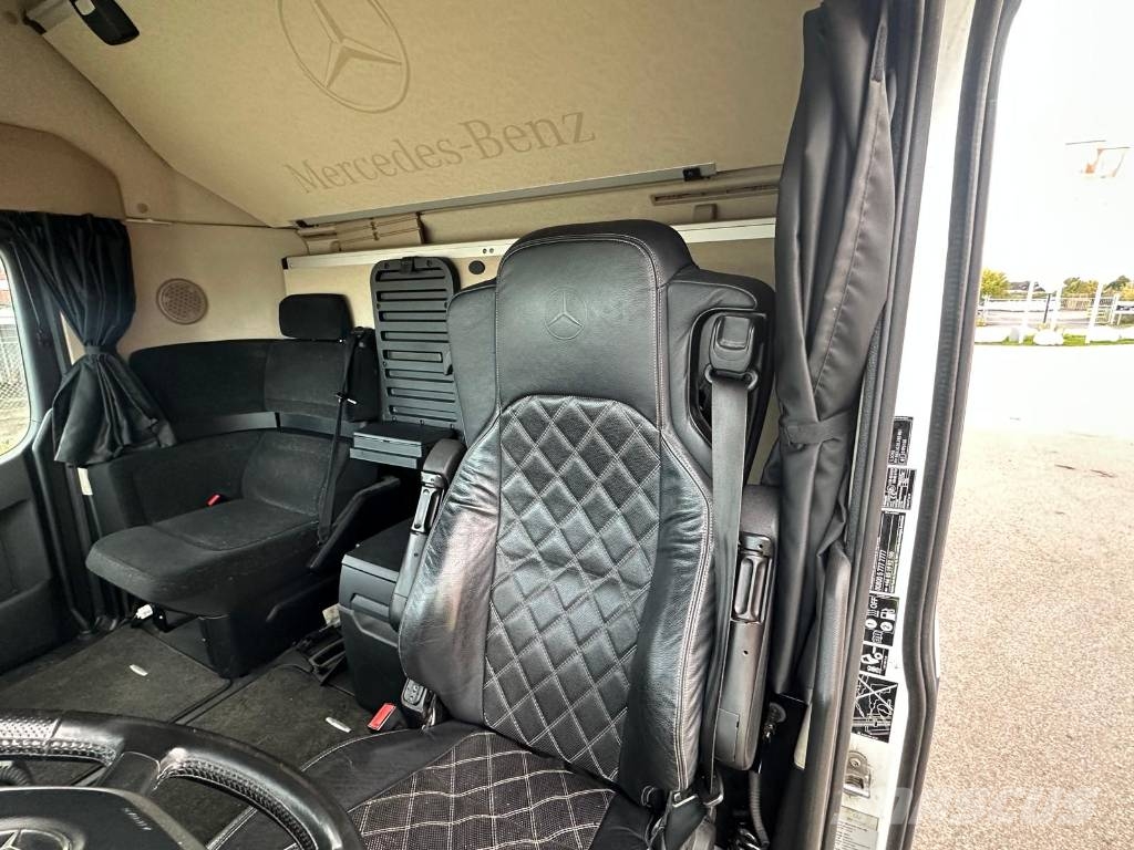 Mercedes-Benz ACTROS 2853 Seria 7724 Furgons