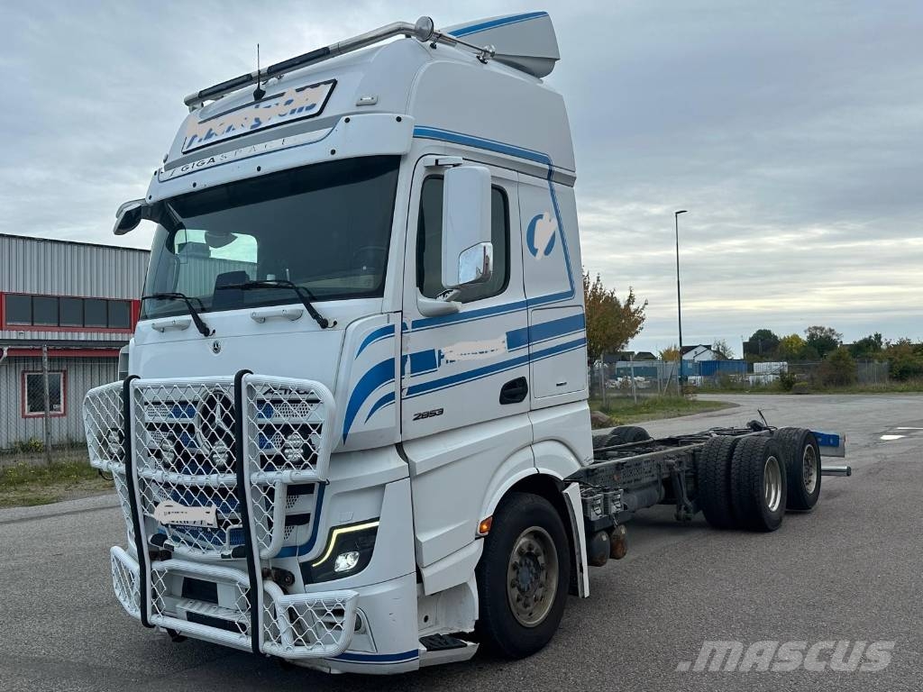 Mercedes-Benz ACTROS 2853 Seria 7724 Furgons