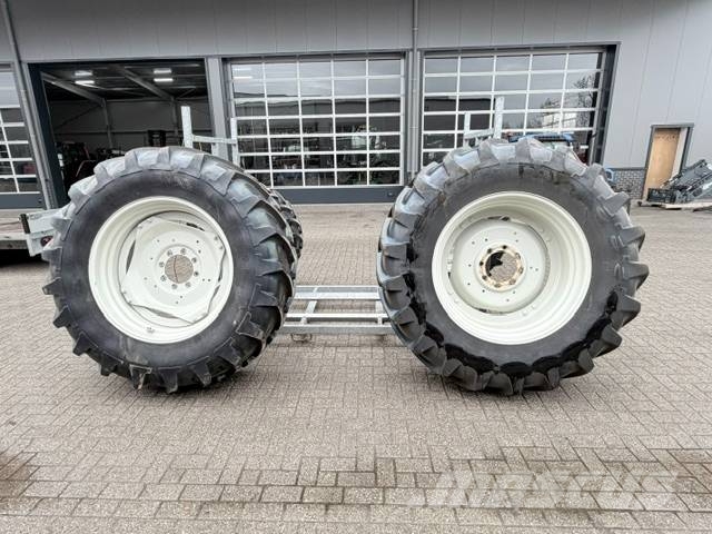 Michelin 20.8 R38 + 16.9 R28 Valtra Tractores