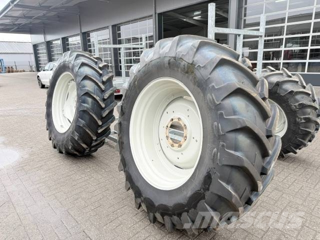 Michelin 20.8 R38 + 16.9 R28 Valtra Tractores