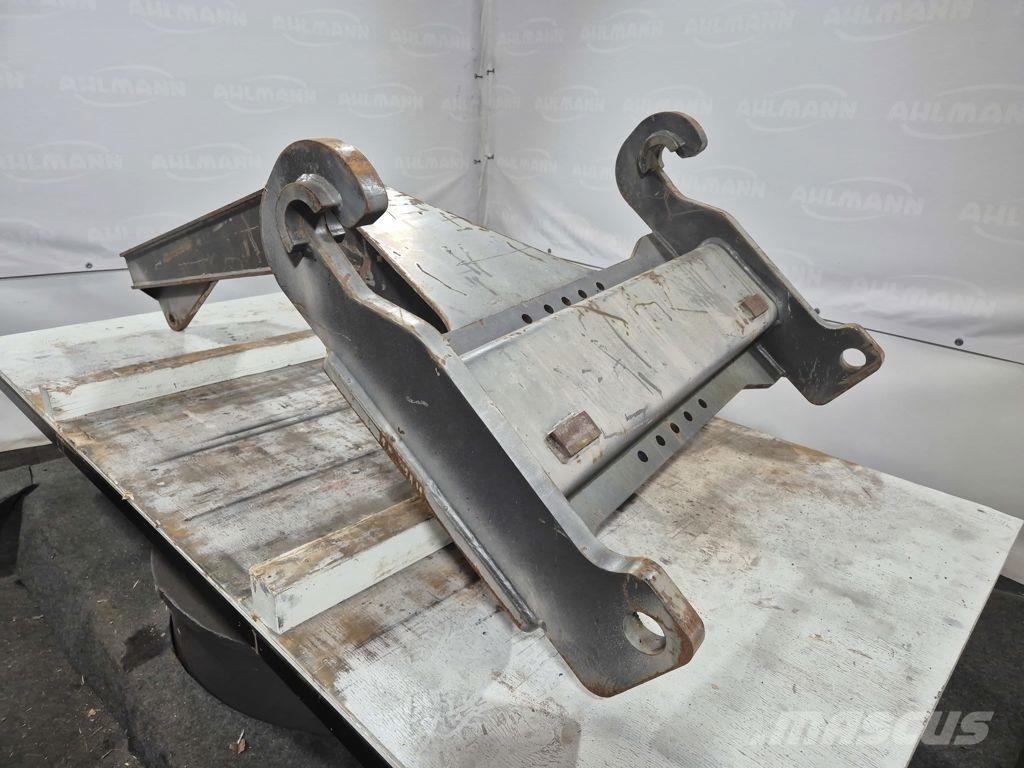 Ahlmann AZ210 hijsmast Auto