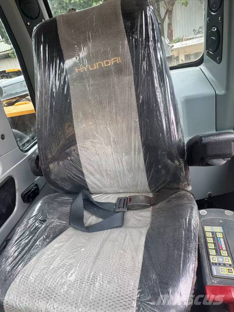 Hyundai HX225HD Kāpurķēžu ekskavatori