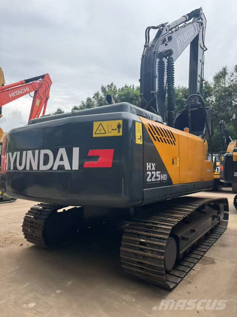 Hyundai HX225HD Kāpurķēžu ekskavatori