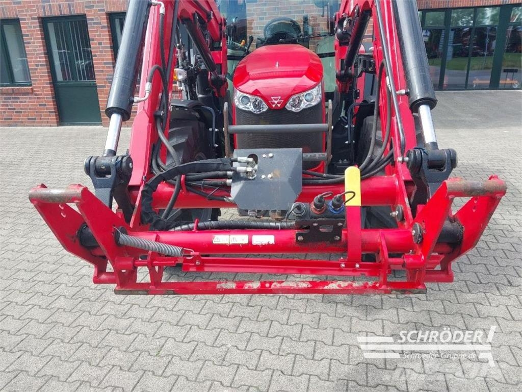 Massey Ferguson 4707 CAB ESSENTIAL Traktorit