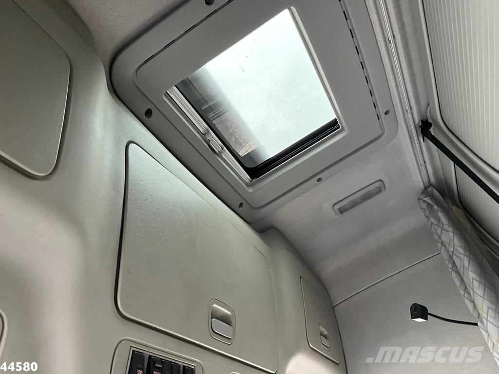 Volvo FH 520 8x4 Euro 5 Hiab 24 Tonmeter laadkraan + Fly Kranen voor alle terreinen
