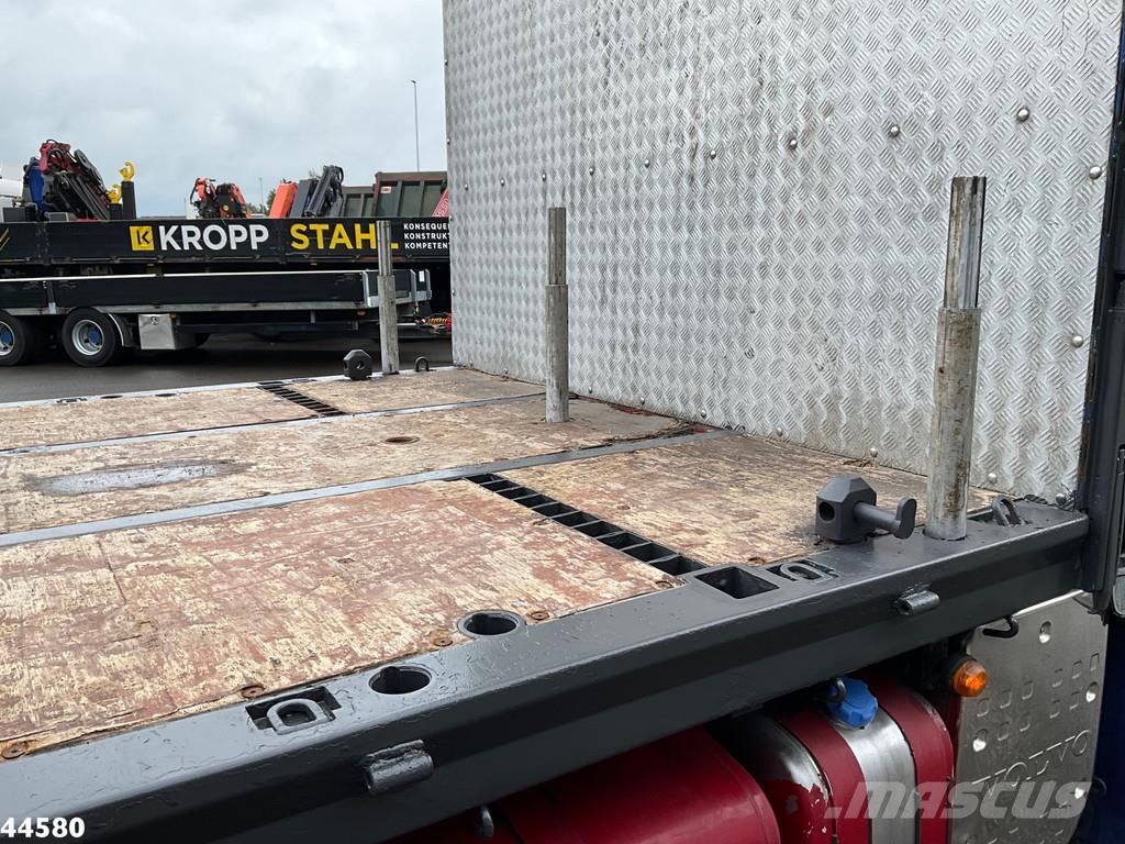 Volvo FH 520 8x4 Euro 5 Hiab 24 Tonmeter laadkraan + Fly Kranen voor alle terreinen