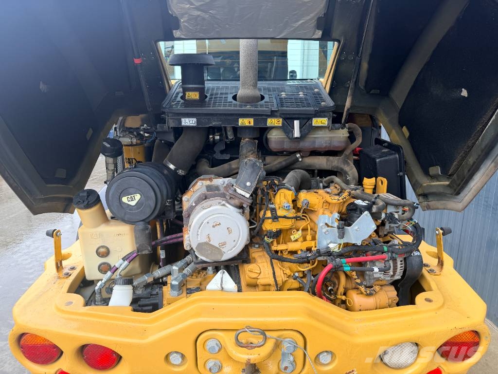 CAT 907M Pyöräkuormaajat