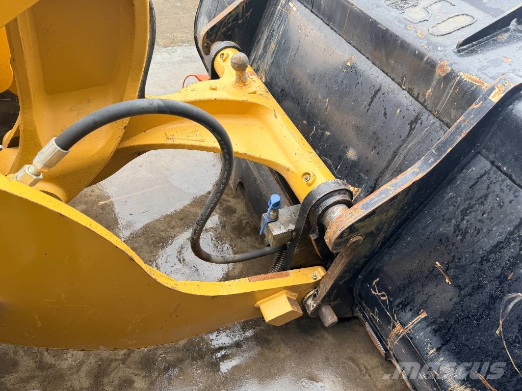 CAT 907M Pyöräkuormaajat