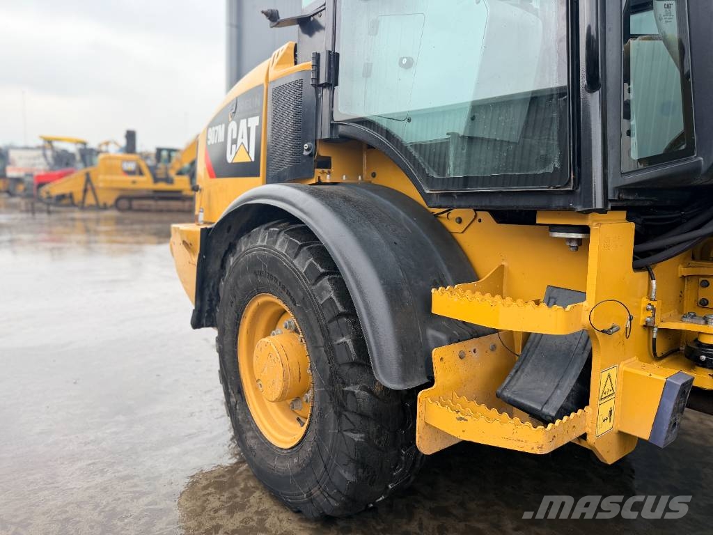 CAT 907M Pyöräkuormaajat