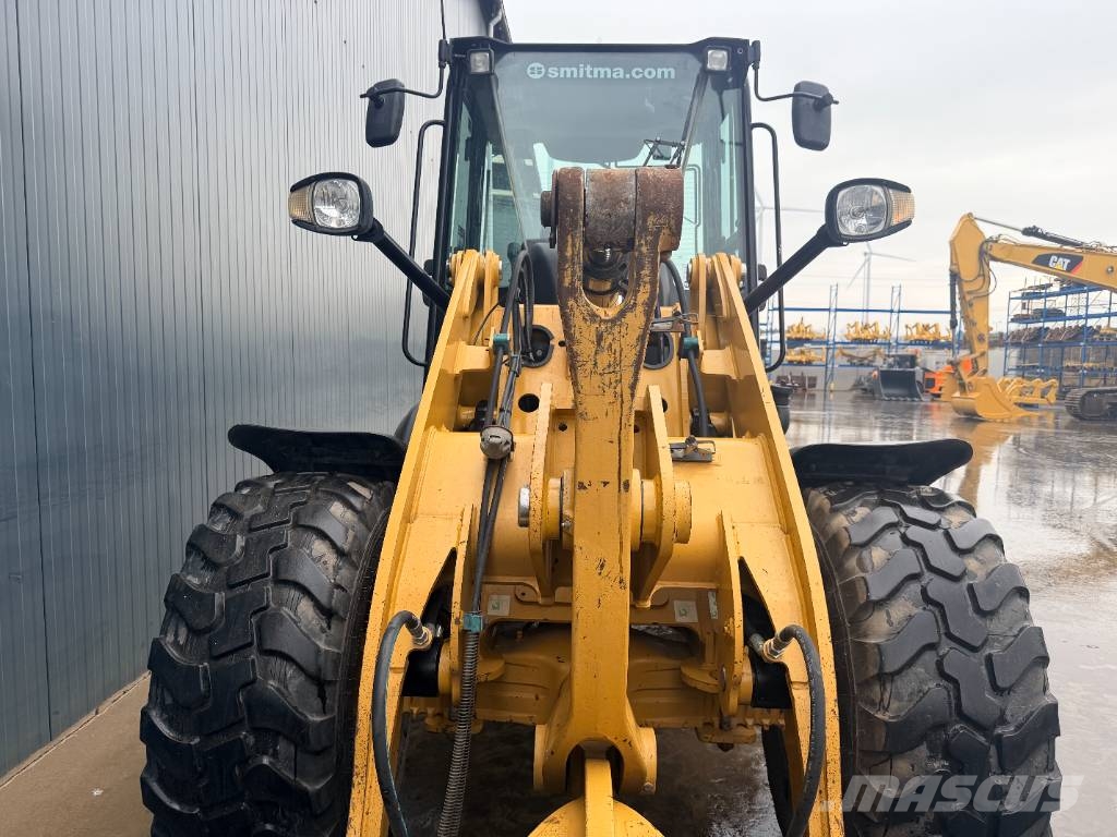 CAT 907M Pyöräkuormaajat