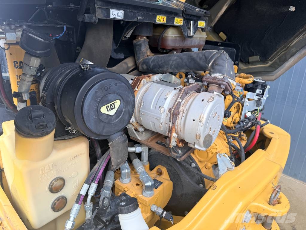 CAT 907M Pyöräkuormaajat