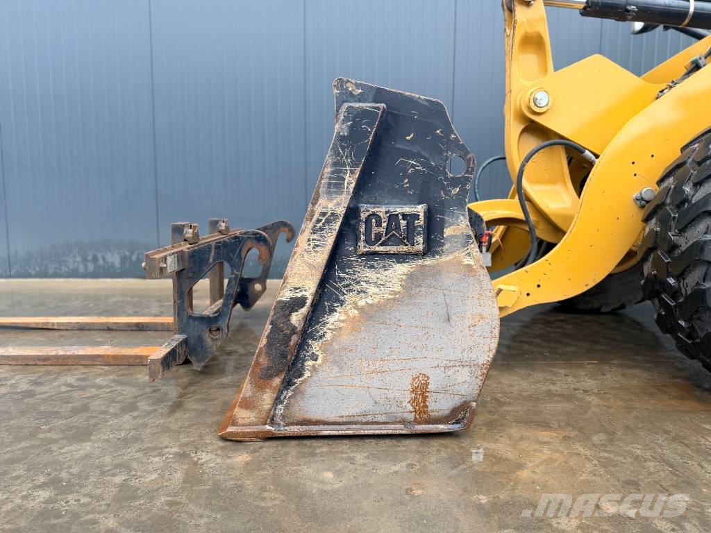 CAT 907M Pyöräkuormaajat