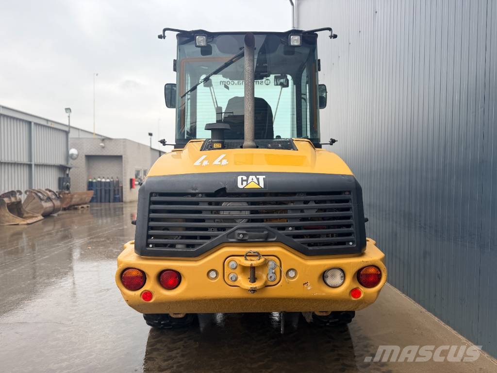 CAT 907M Pyöräkuormaajat
