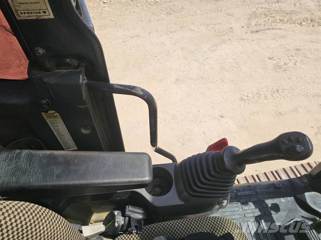 Komatsu HB 215 LC-2 Bageri gusjeničari