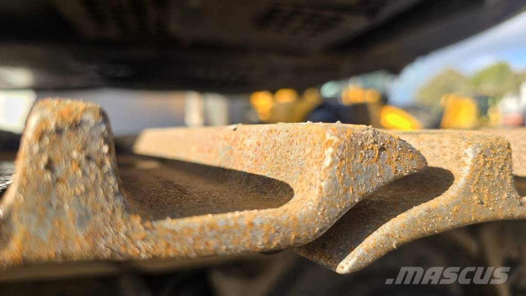 JCB JS 130 Rupsgraafmachines