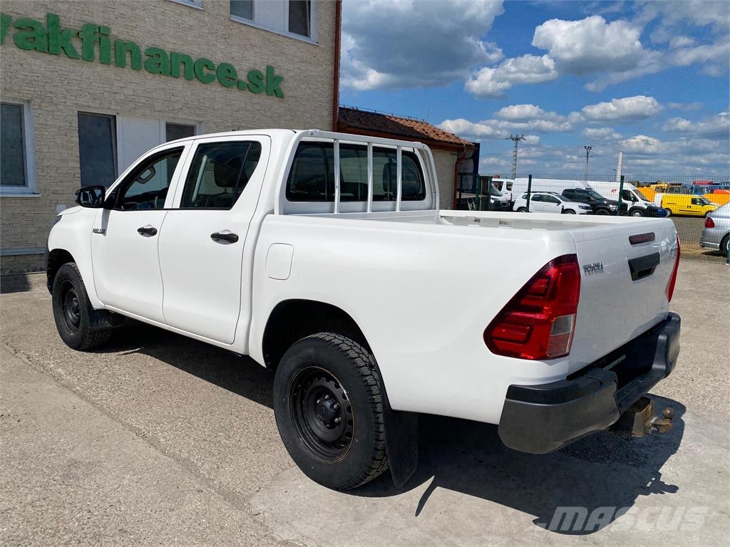 Toyota HILUX 2.4 diesel 4X4 Double Cab VIN 615 Geländewagen