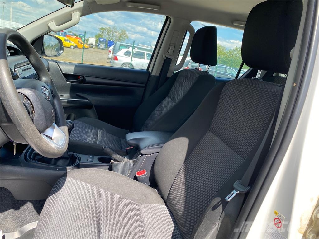 Toyota HILUX 2.4 diesel 4X4 Double Cab VIN 615 Geländewagen