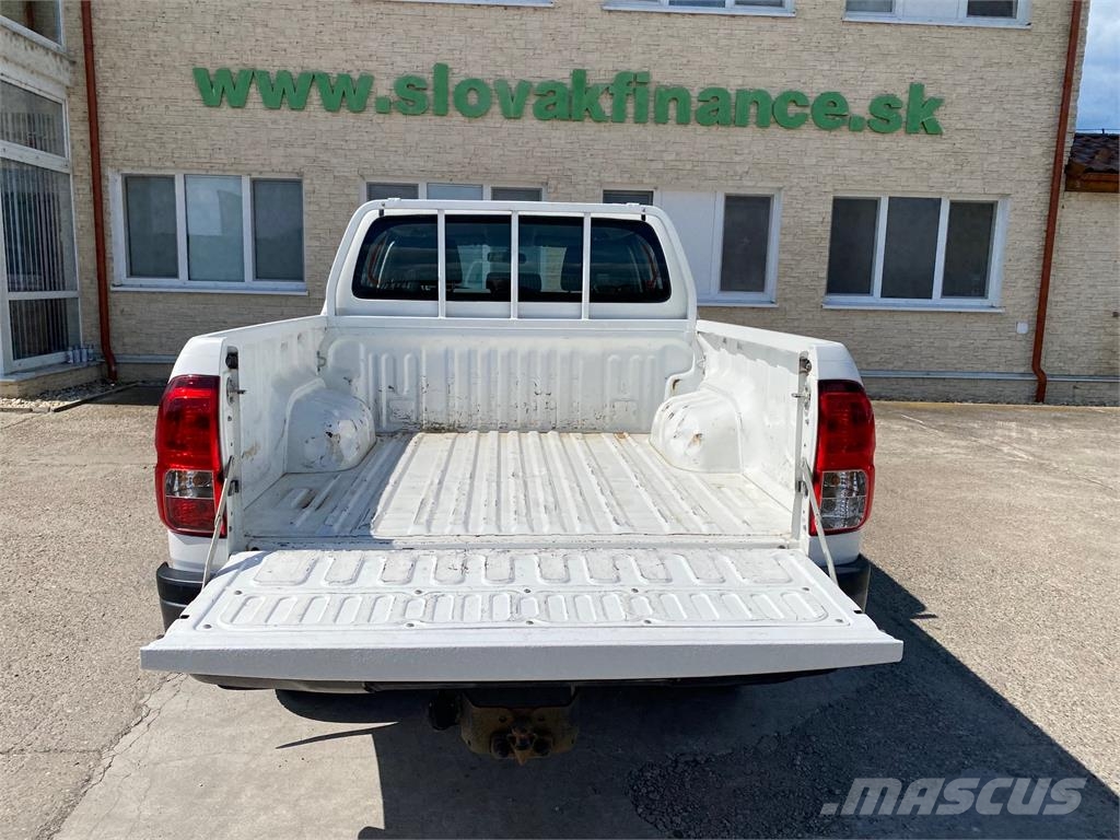 Toyota HILUX 2.4 diesel 4X4 Double Cab VIN 615 Geländewagen