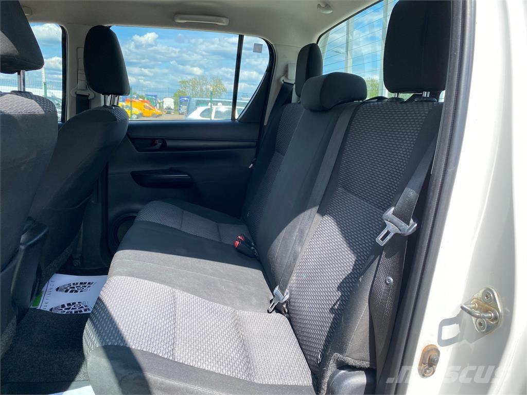 Toyota HILUX 2.4 diesel 4X4 Double Cab VIN 615 Geländewagen