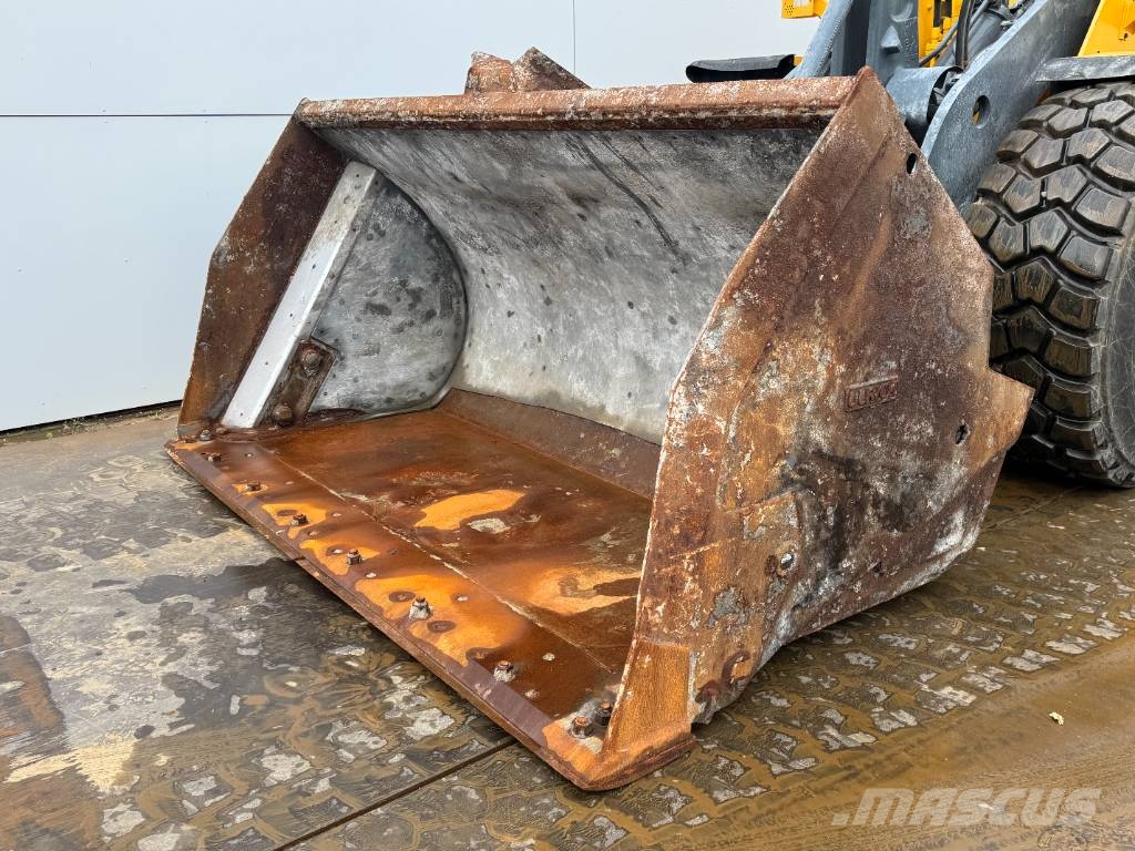 Volvo L150H - High-tip Bucket / Backup Camera Radlader