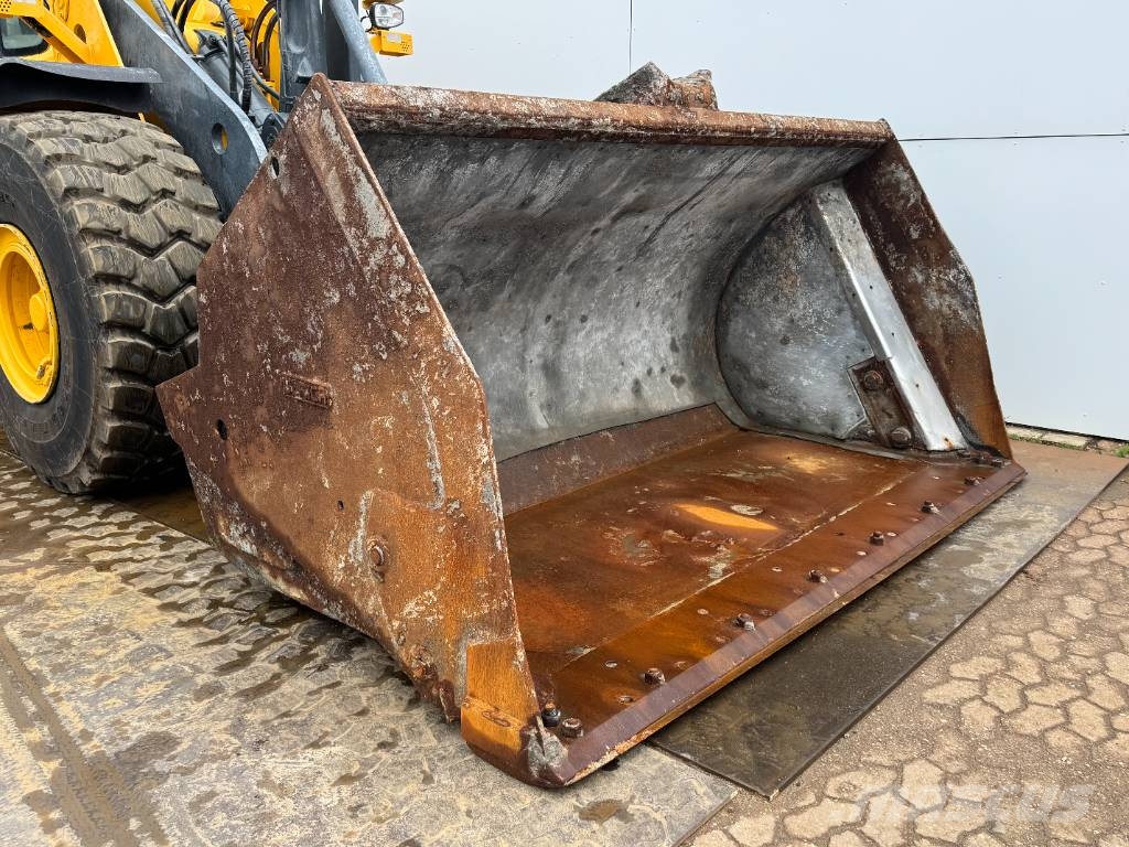 Volvo L150H - High-tip Bucket / Backup Camera Radlader