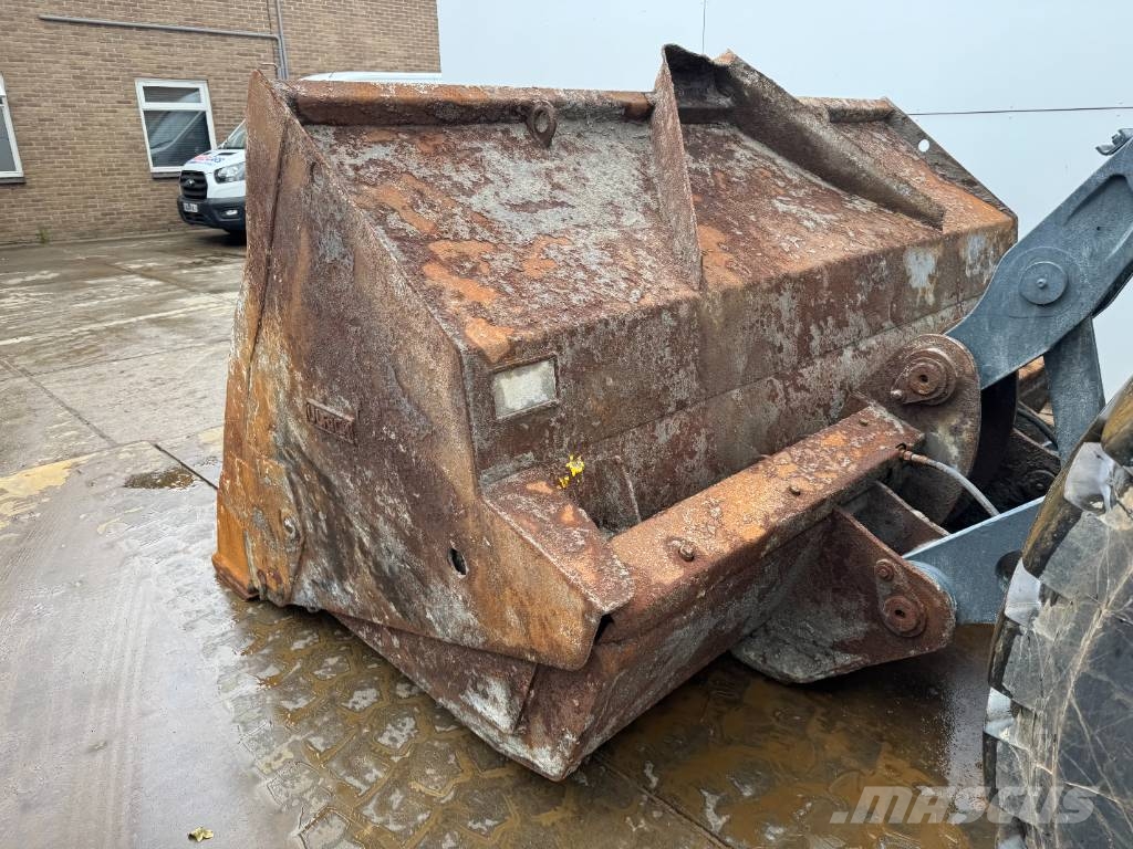 Volvo L150H - High-tip Bucket / Backup Camera Radlader
