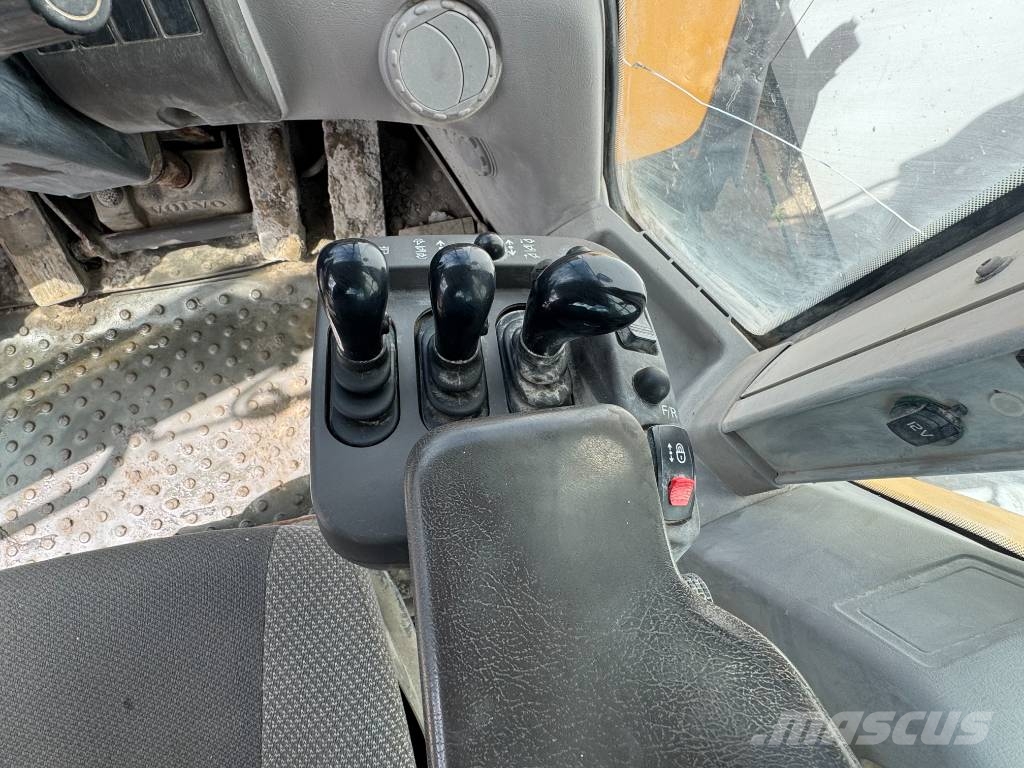Volvo L150H - High-tip Bucket / Backup Camera Radlader