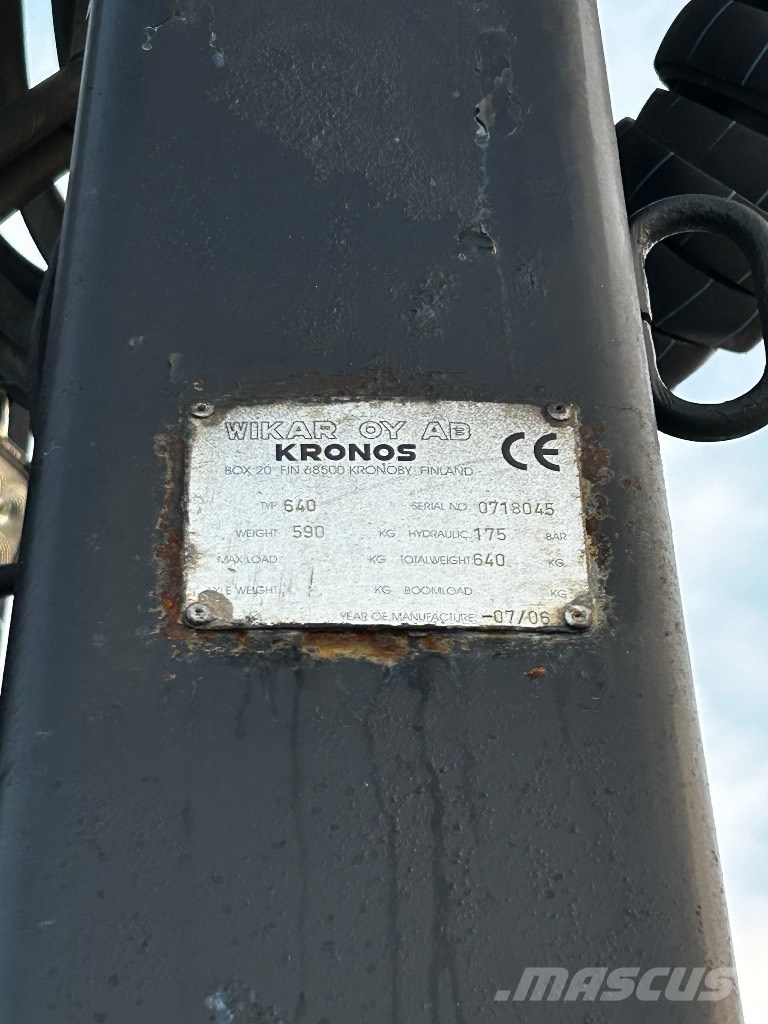 Huddig 1260 C / Kronos, Pyörittäjä, Hyvät renkaat Traktorgravere