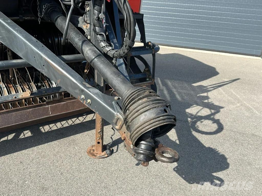 Kuhn FB 3130 rondebalenpers Falciatrinciatrici