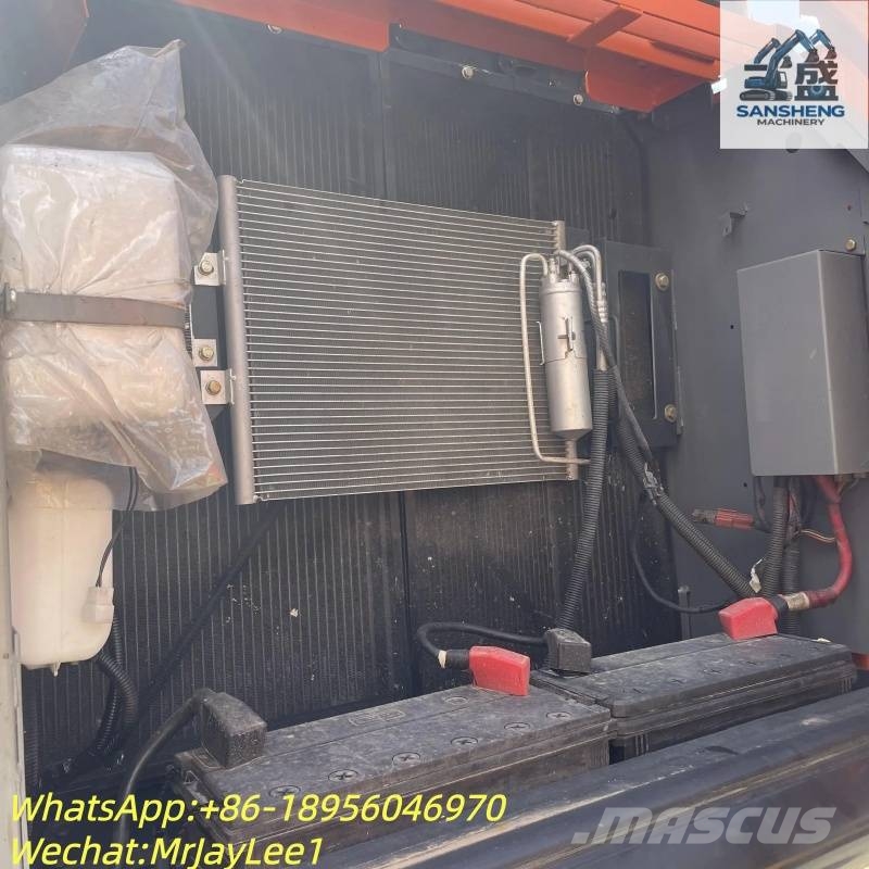 Hitachi ZX 210 حفارات زحافة