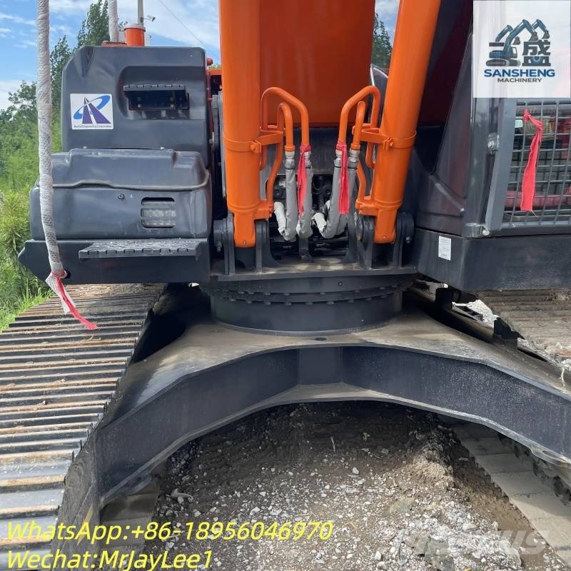 Hitachi ZX 210 حفارات زحافة