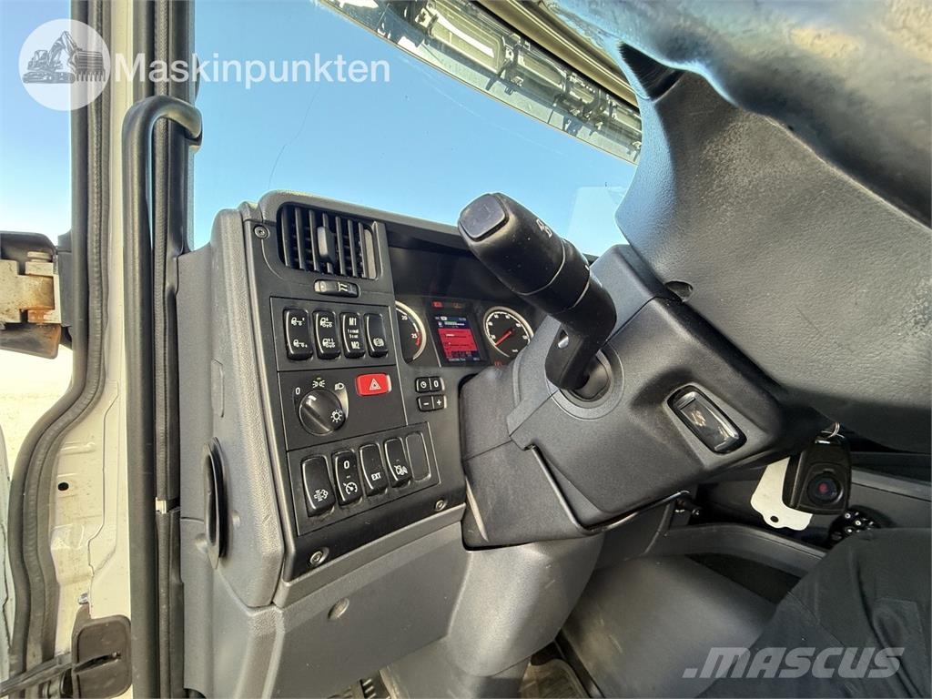 Scania G370LA4X2MNA Tegljači