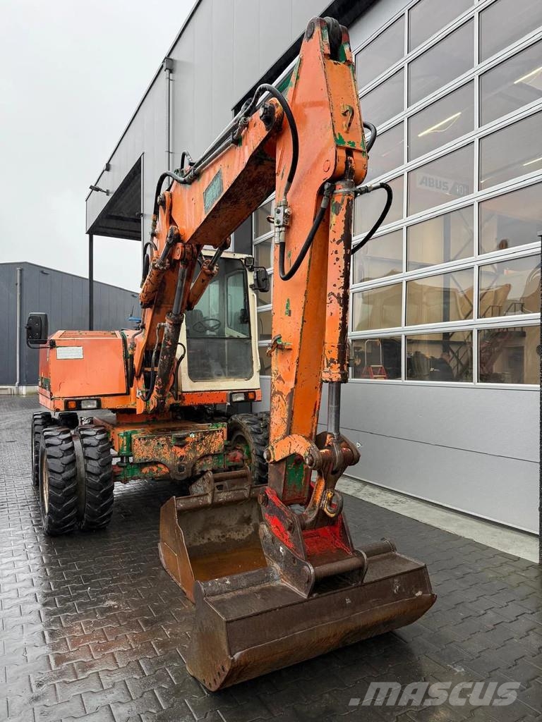 Schaeff HML31 Közepes (midi) kotrók 7 t - 12 t