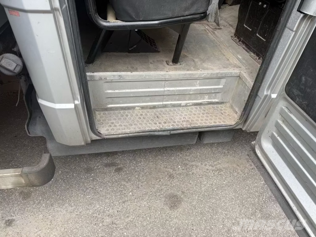 Mercedes-Benz 816 Camiones caja cerrada