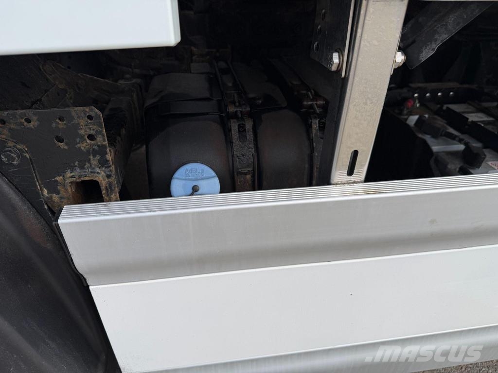 DAF XF440 6X2*4 EURO6 + SIDE OPENING + CARRIER SUPRA 1 Isotermos y frigoríficos
