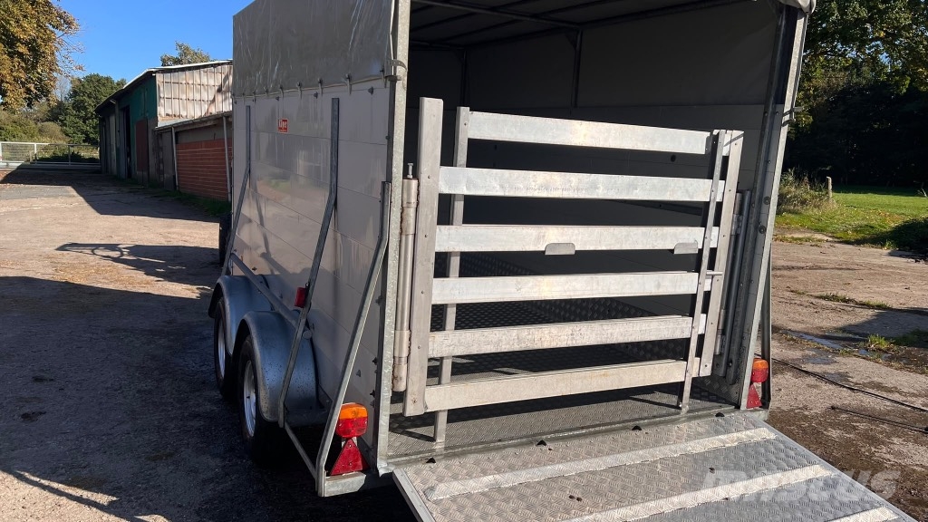 Köper 3500kg Alu Viehwagen Vietransporter Dzīvnieku transportēšanas piekabes