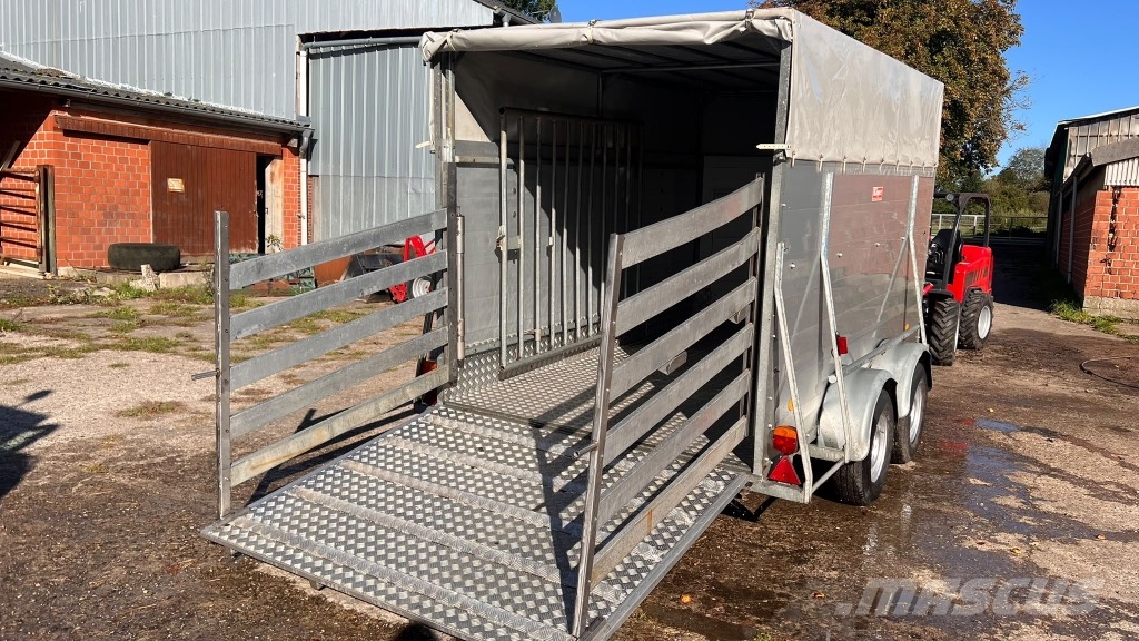 Köper 3500kg Alu Viehwagen Vietransporter Dzīvnieku transportēšanas piekabes