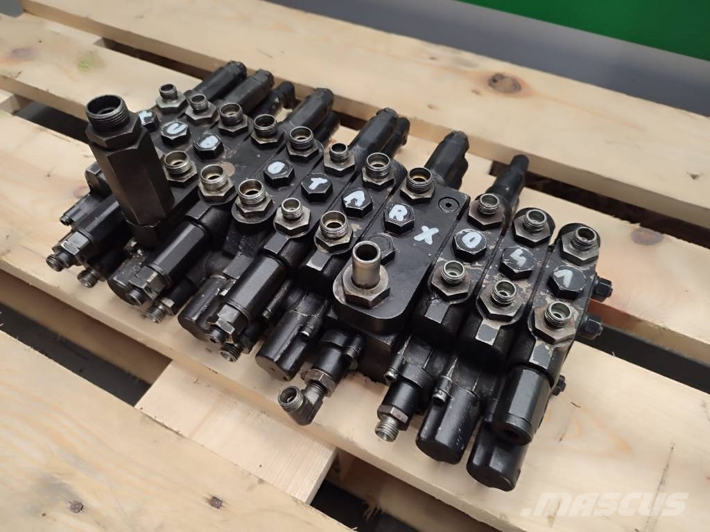 Kubota Hydraulic distributor RG138-61131 RG13861131 Хидравлични