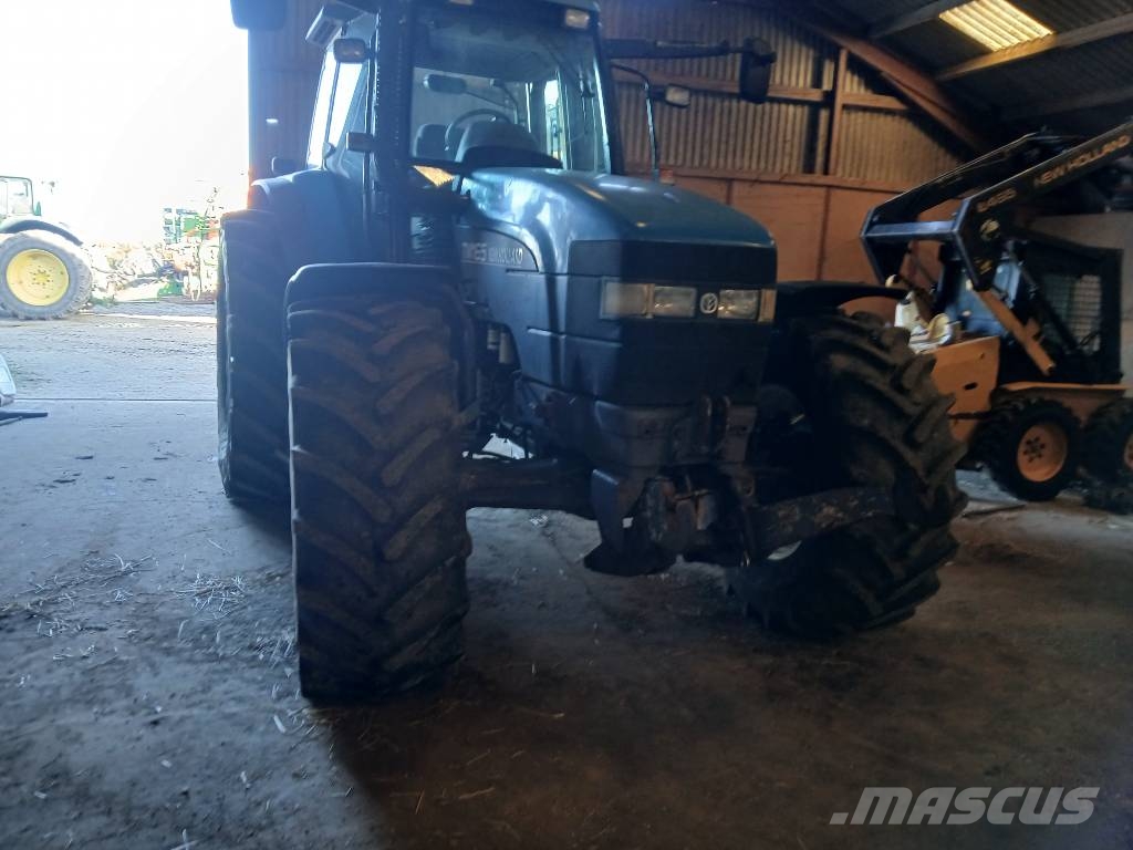 New Holland TM 165 med frontlift Trattori