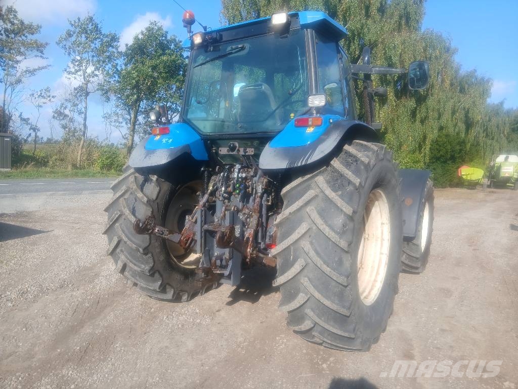 New Holland TM 165 med frontlift Tractoren